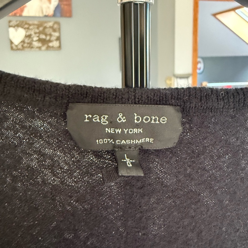 rag & bone Black V-Neck 100% cashmere Sweater - Picture 2 of 2